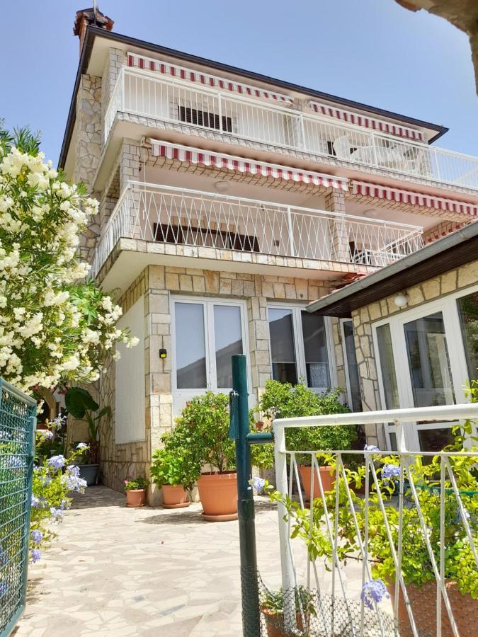 Apartments And Studios Vinko Matic Rab Town Buitenkant foto
