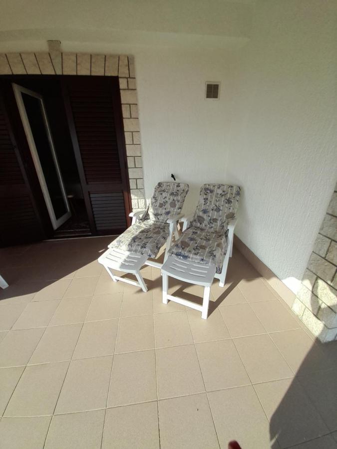 Apartments And Studios Vinko Matic Rab Town Buitenkant foto