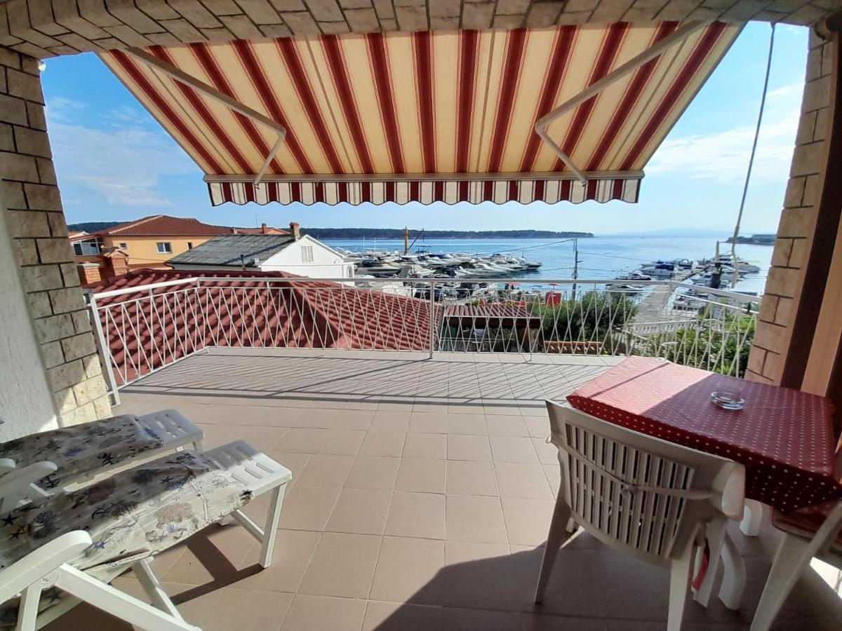 Apartments And Studios Vinko Matic Rab Town Buitenkant foto