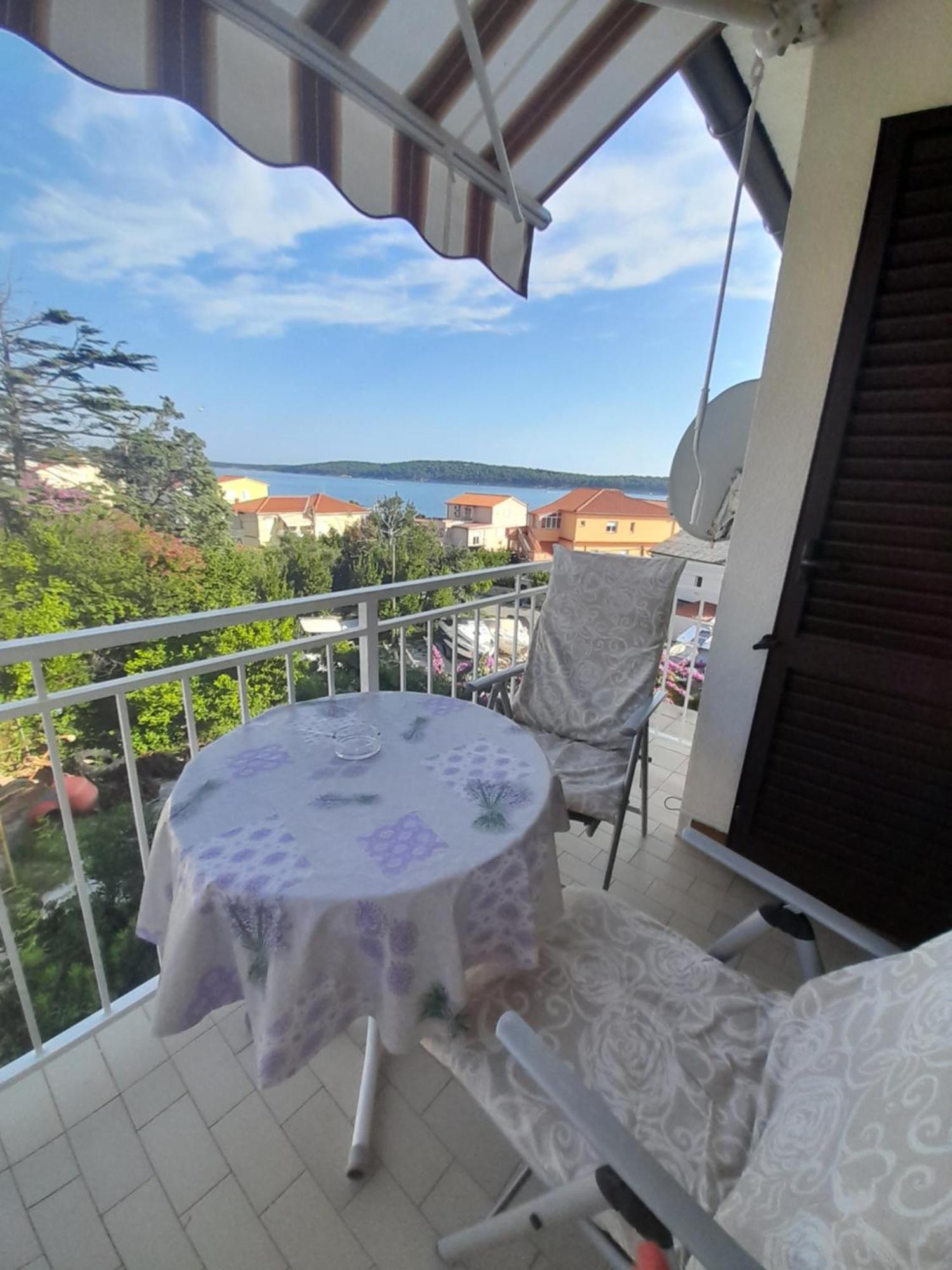 Apartments And Studios Vinko Matic Rab Town Buitenkant foto