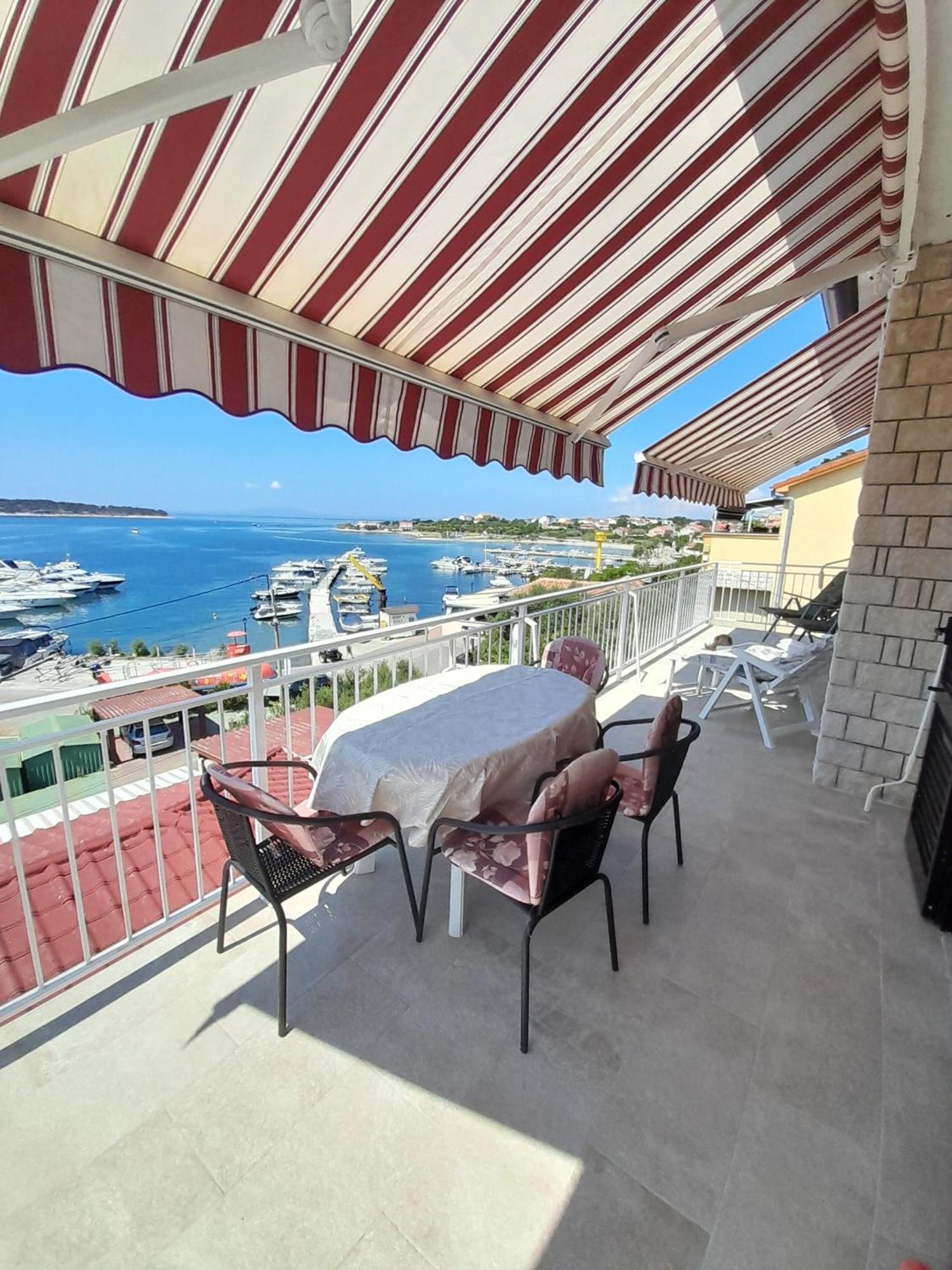 Apartments And Studios Vinko Matic Rab Town Buitenkant foto