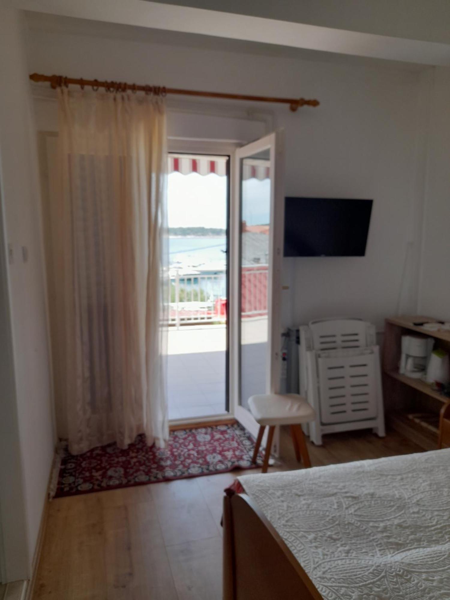 Apartments And Studios Vinko Matic Rab Town Buitenkant foto