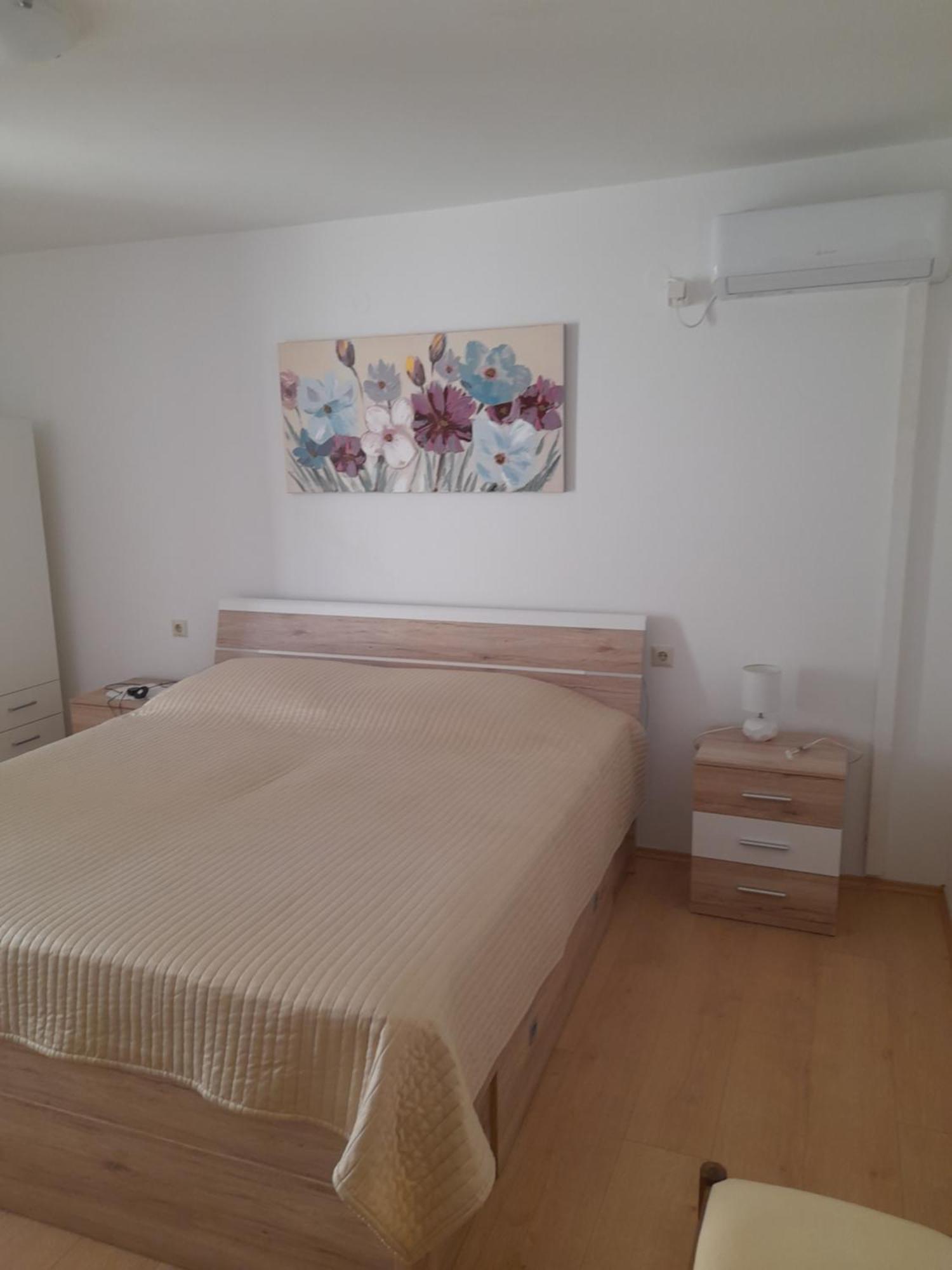 Apartments And Studios Vinko Matic Rab Town Buitenkant foto