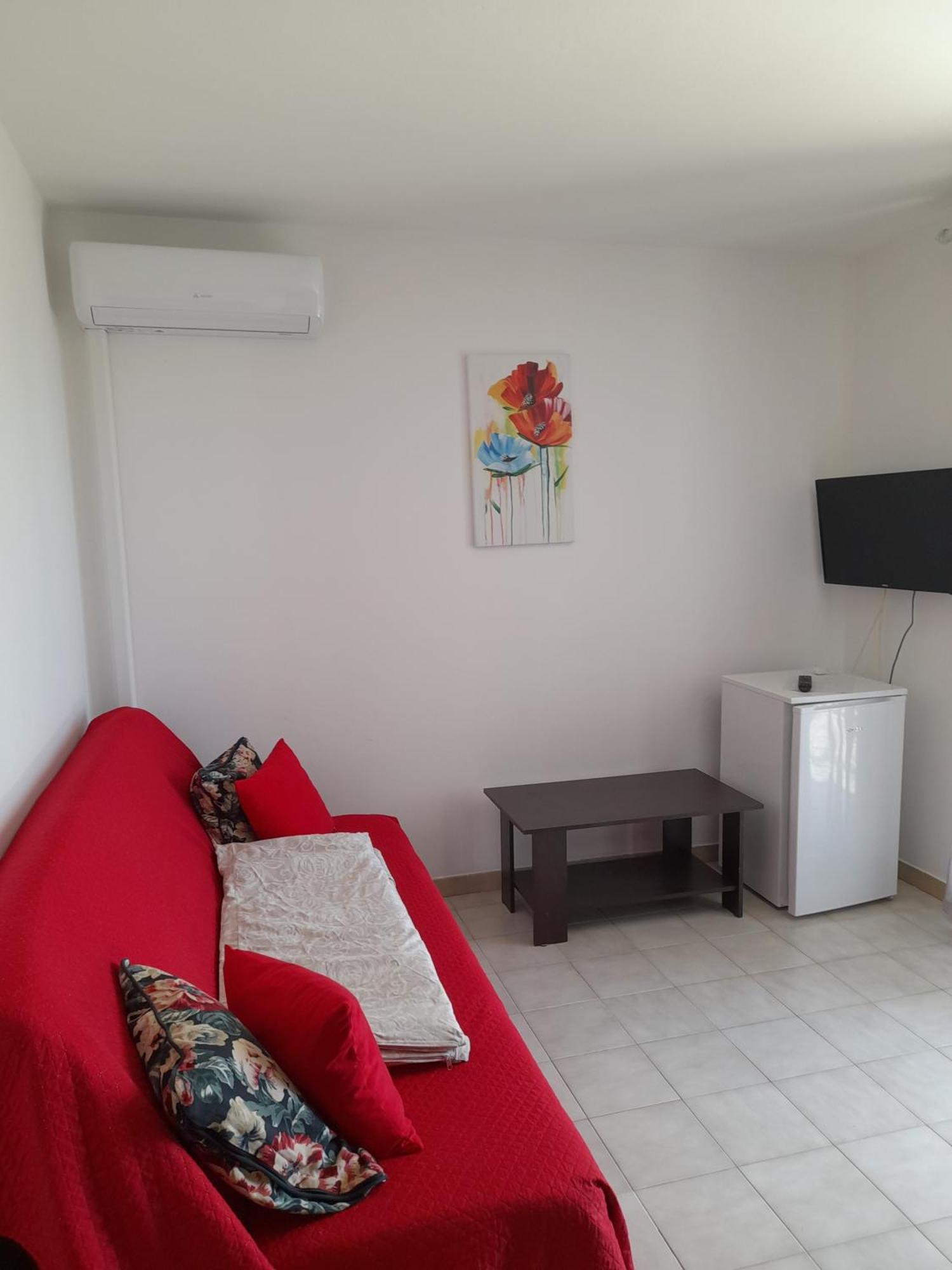 Apartments And Studios Vinko Matic Rab Town Buitenkant foto